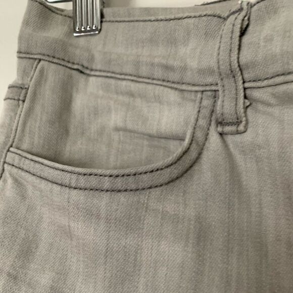 J brand light gray distressed jeans, great shape, Made in California, size 26 - Picture 9 of 10